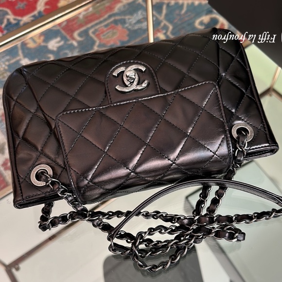 Authentic Chanel bag - Picture 12 of 16